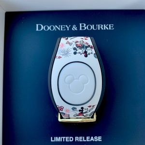 Dooney & Bourke ✨ DISNEY Magic Band-Americana ✨ RARE!